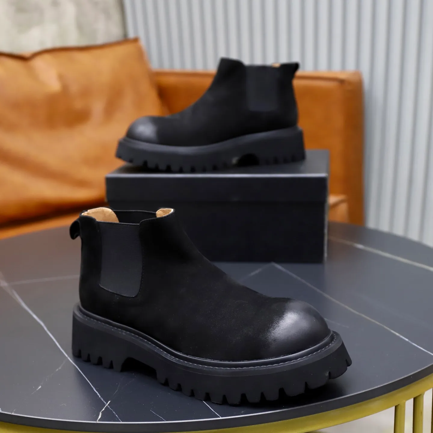 Men's shoes: 580💰🙅‍♂️🙅‍♂️🙅‍♂️ Brand: PRADA Standard code: 38-44 (45 customized) Grade: Same as the official website Material: Original high-grade high-mercerized light Comfortable and breathable pigskin lining Non-slip soft wear-resistant outsole Style category: Men's fashionable casual boots Distinguished luxury brand elements Top luxury Color: actual picture color